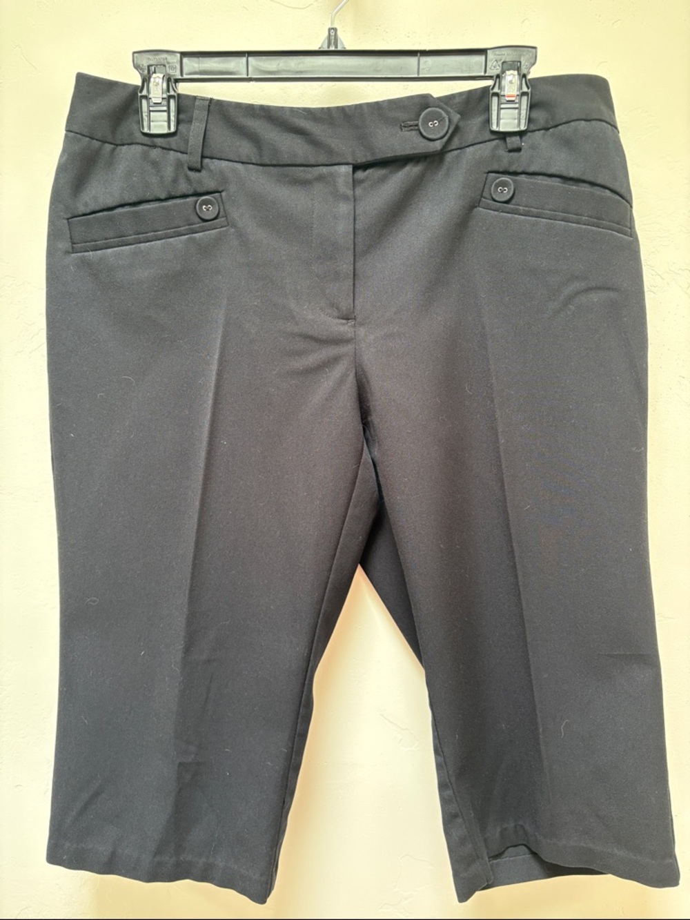 Elle Black Cropped Capris with Buttoned Faux Pockets